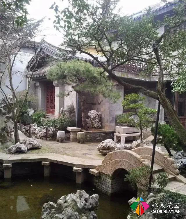 「庭院生活」之所以把“家”叫“家庭”，就是因为家家都有庭院