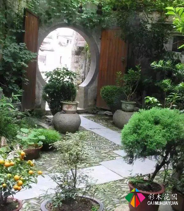 「庭院生活」之所以把“家”叫“家庭”，就是因为家家都有庭院