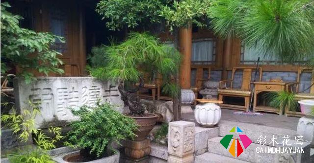 「庭院生活」之所以把“家”叫“家庭”，就是因为家家都有庭院